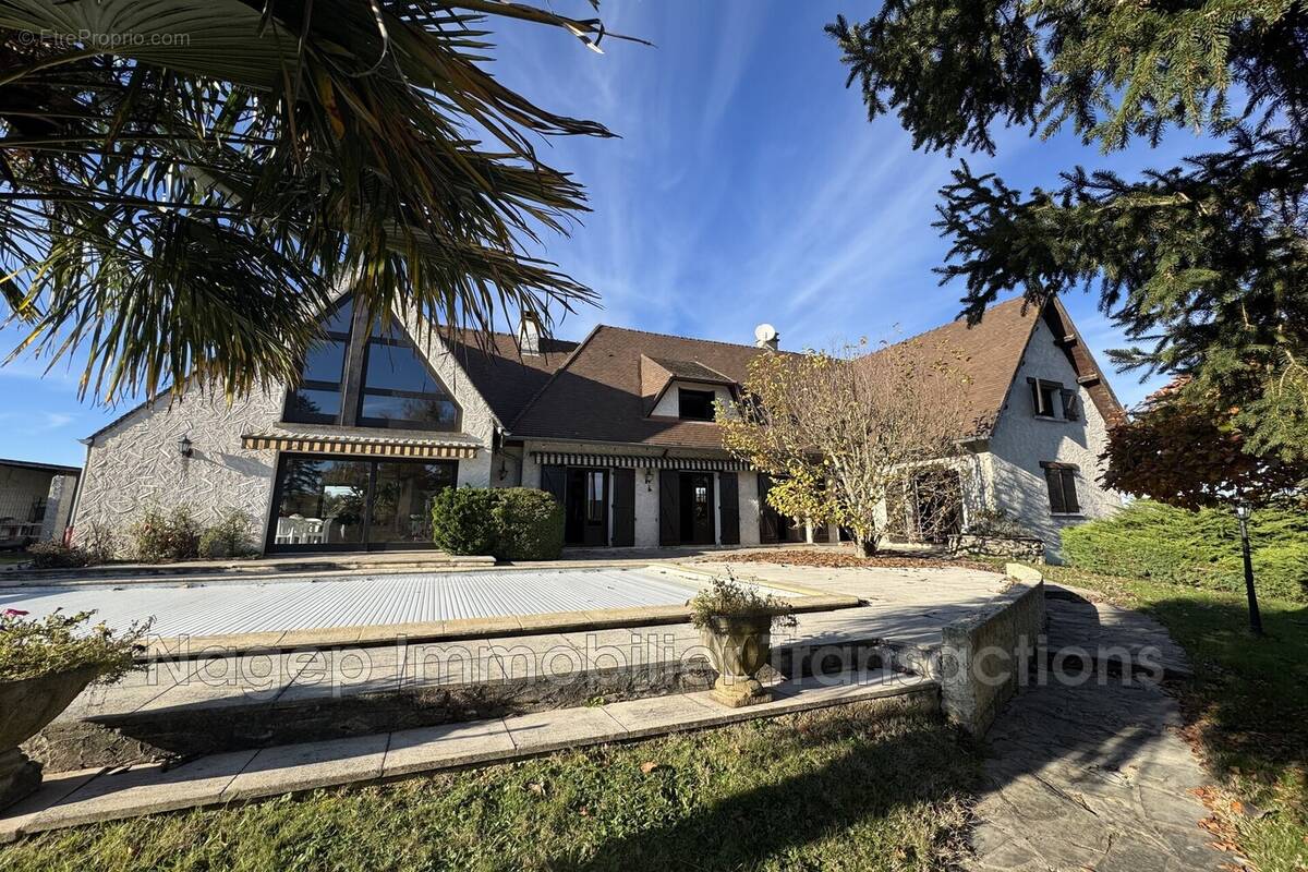 Maison à SAINT-REMY-EN-ROLLAT