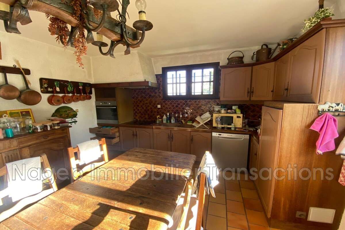 Maison à SAINT-REMY-EN-ROLLAT