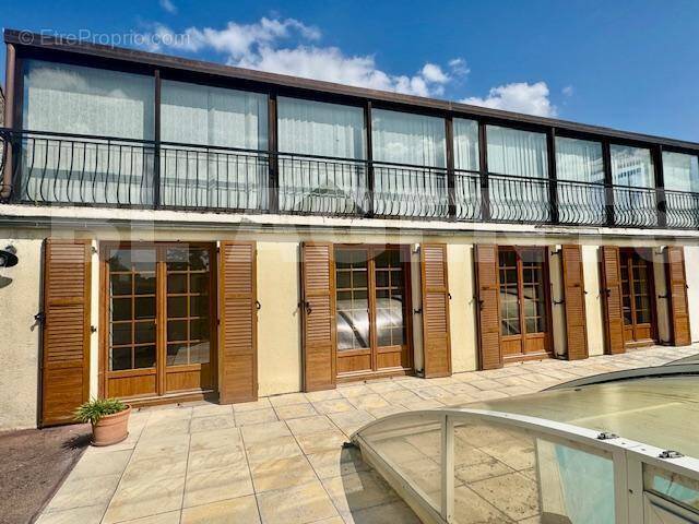 Façade avant - Maison à PRUNAY-EN-YVELINES