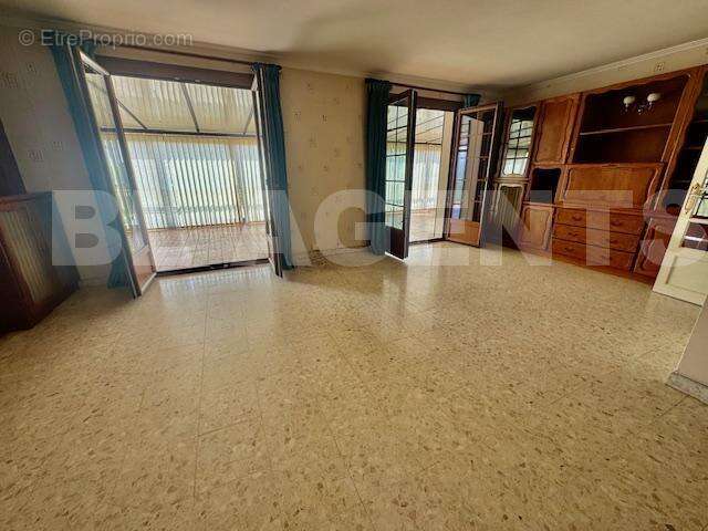 Salon - Maison à PRUNAY-EN-YVELINES