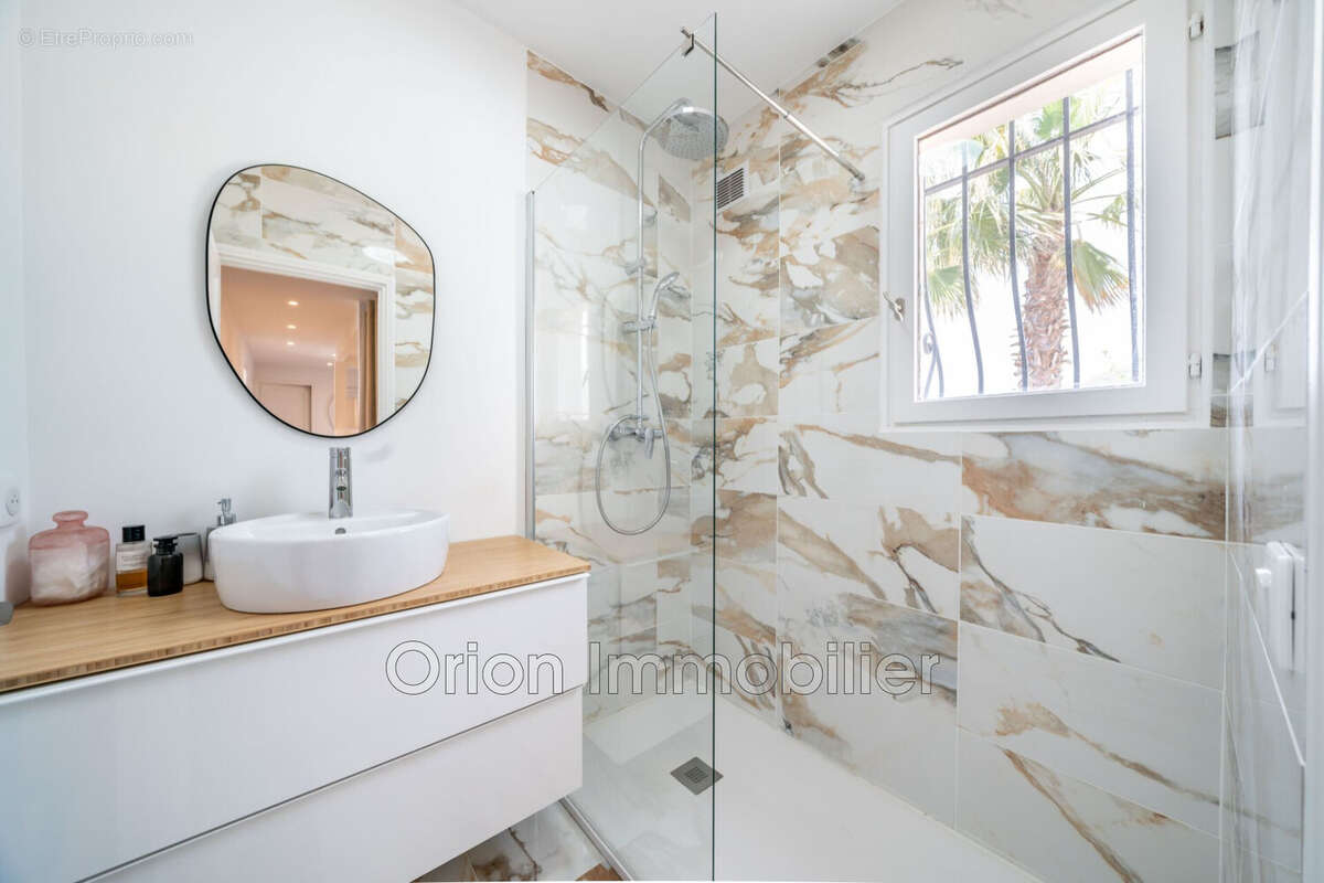 Maison à MANDELIEU-LA-NAPOULE