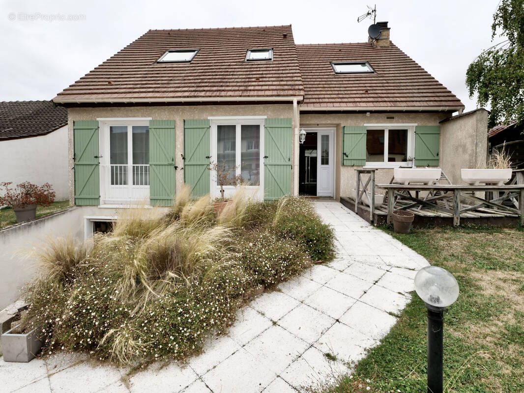 Maison à SIVRY-COURTRY