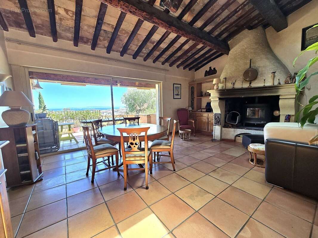 Maison à BORMES-LES-MIMOSAS