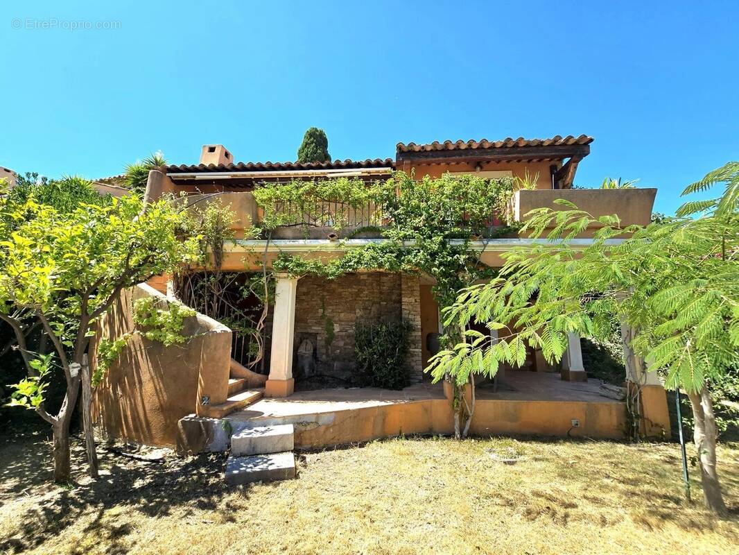 Maison à BORMES-LES-MIMOSAS