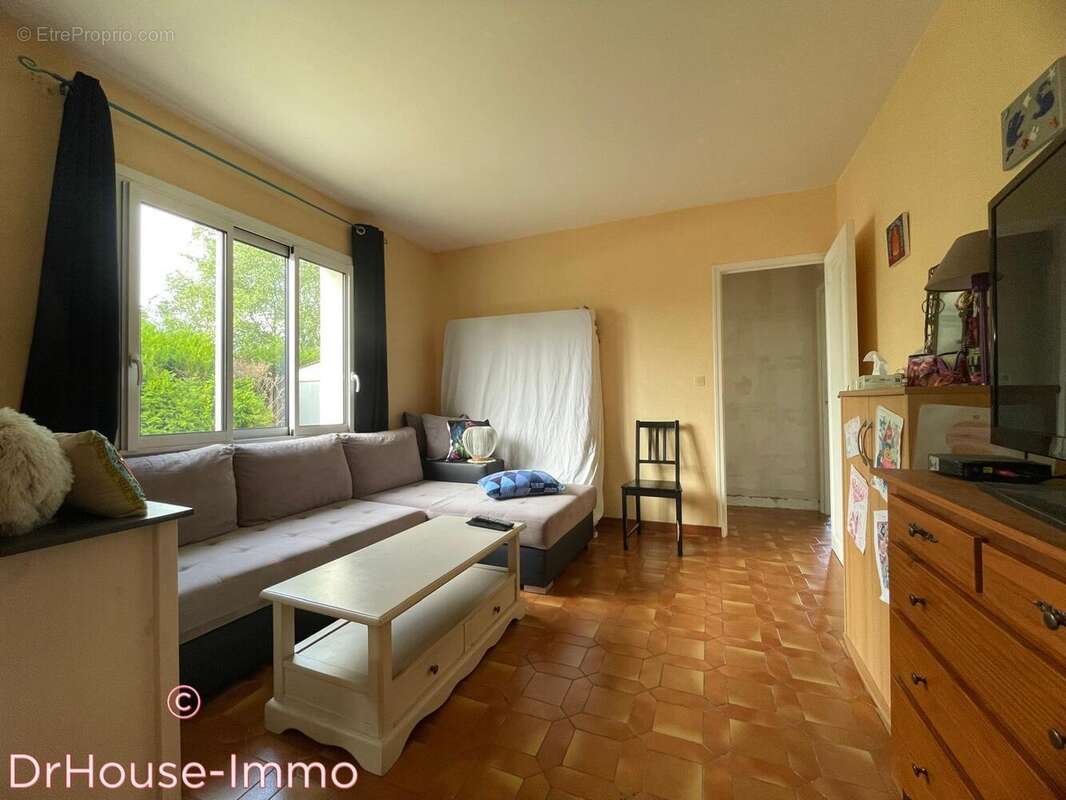 Maison à SAINTE-GENEVIEVE-DES-BOIS