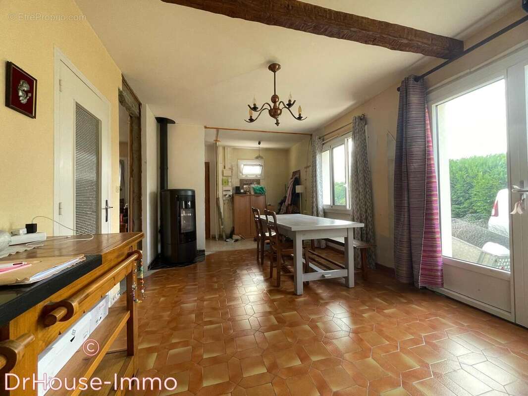 Maison à SAINTE-GENEVIEVE-DES-BOIS