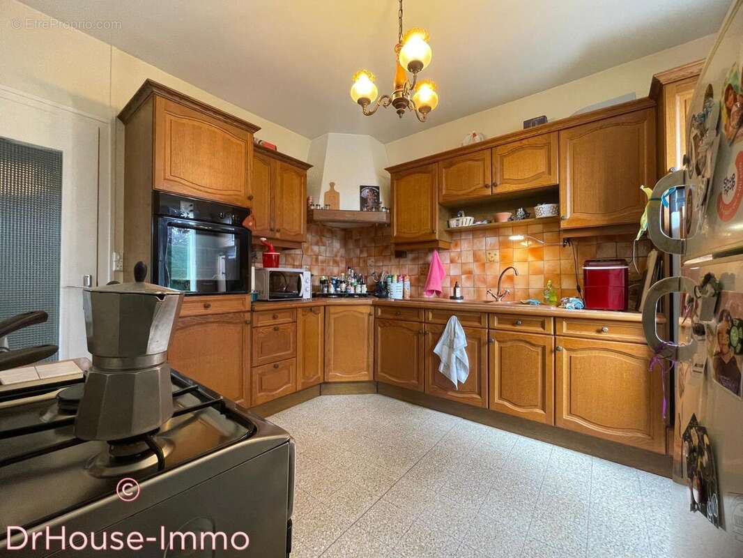 Maison à SAINTE-GENEVIEVE-DES-BOIS