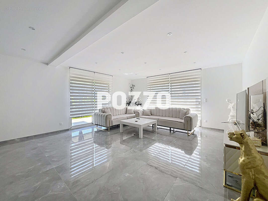 Maison à OUISTREHAM