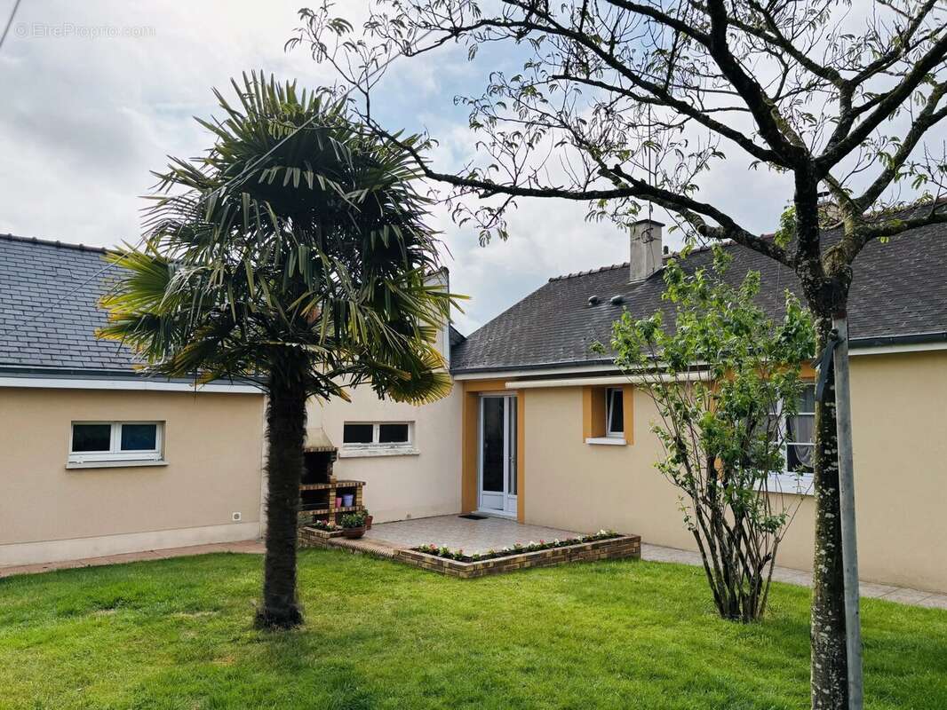 Maison à SAINT-JEAN-SUR-MAYENNE