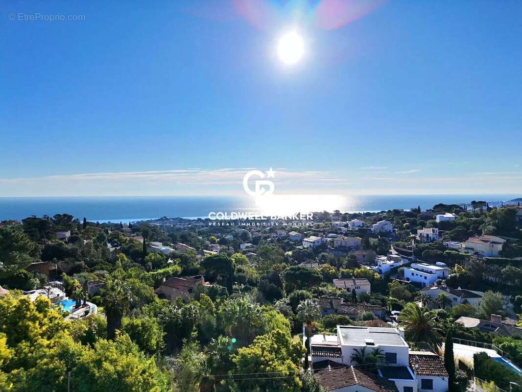 Maison à LES ISSAMBRES