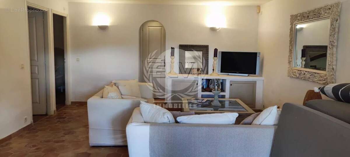 Maison à PLAN-DE-LA-TOUR