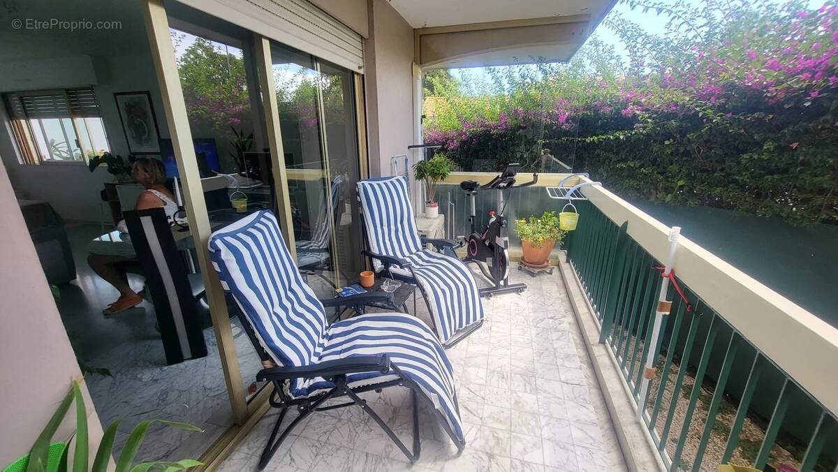 Appartement à VALLAURIS