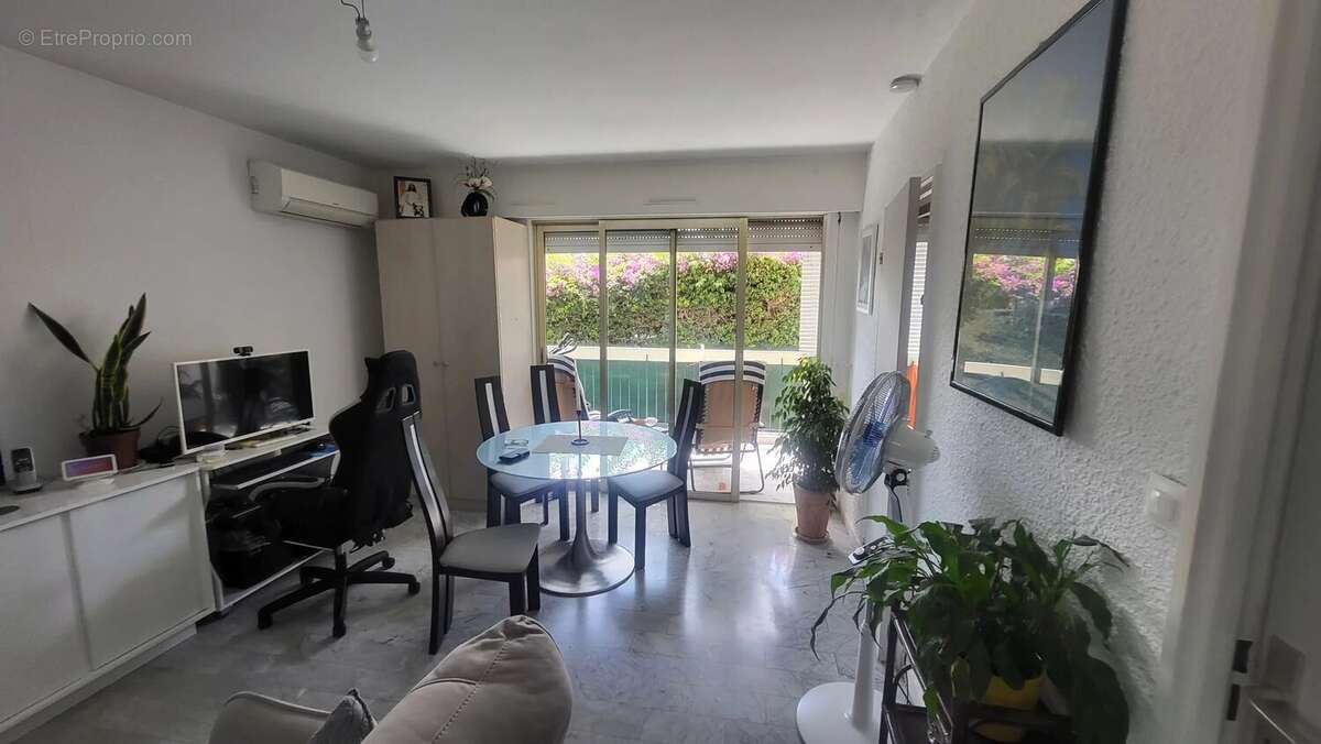 Appartement à VALLAURIS