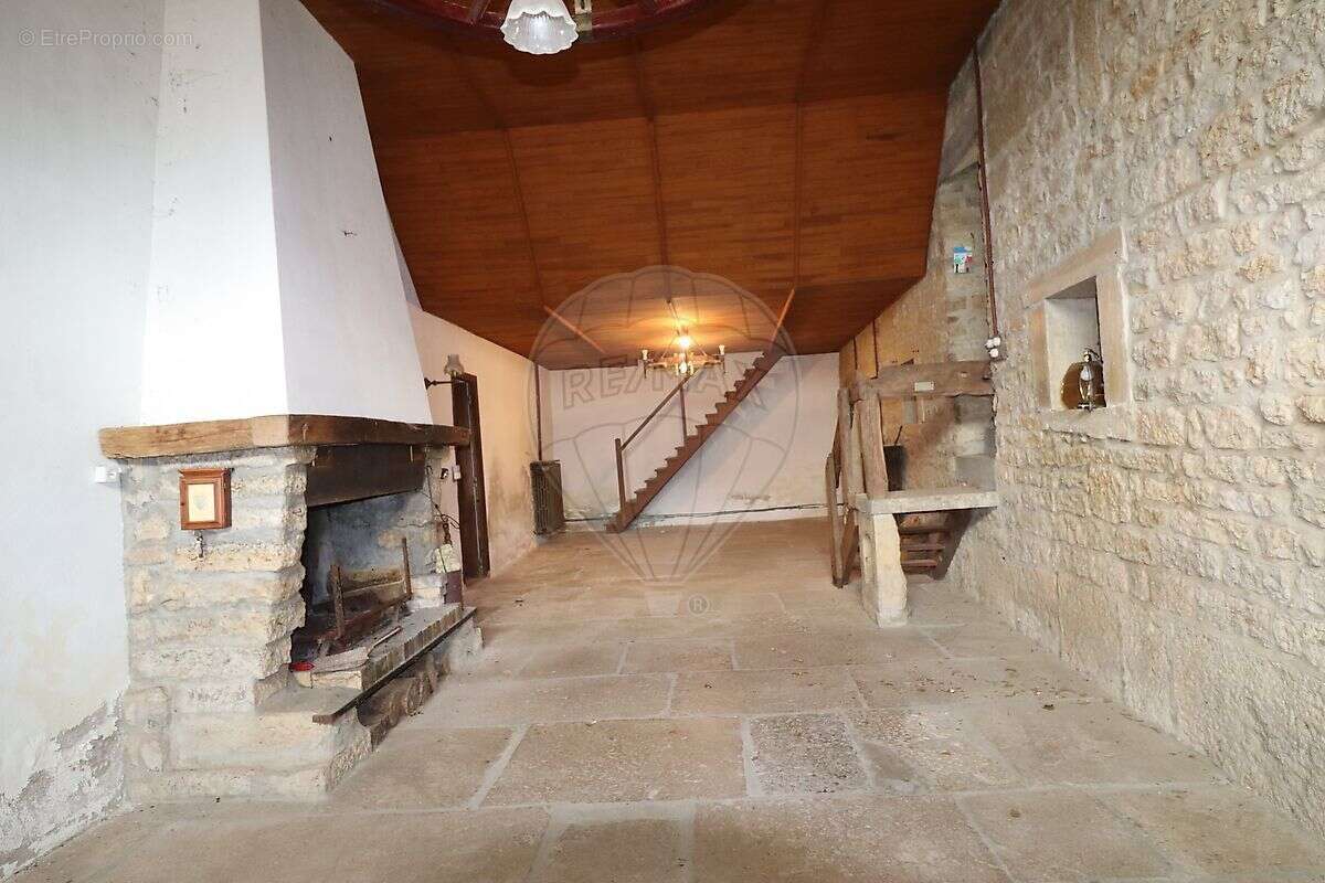 Maison à METZ-LE-COMTE