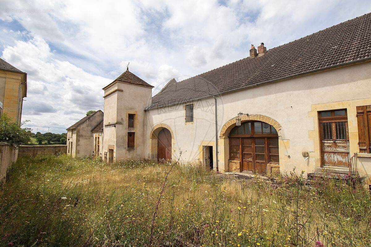 Maison à METZ-LE-COMTE