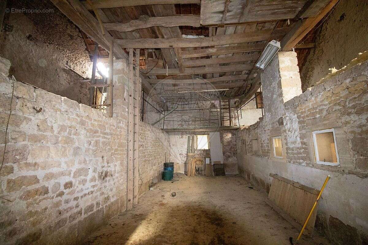 Maison à METZ-LE-COMTE