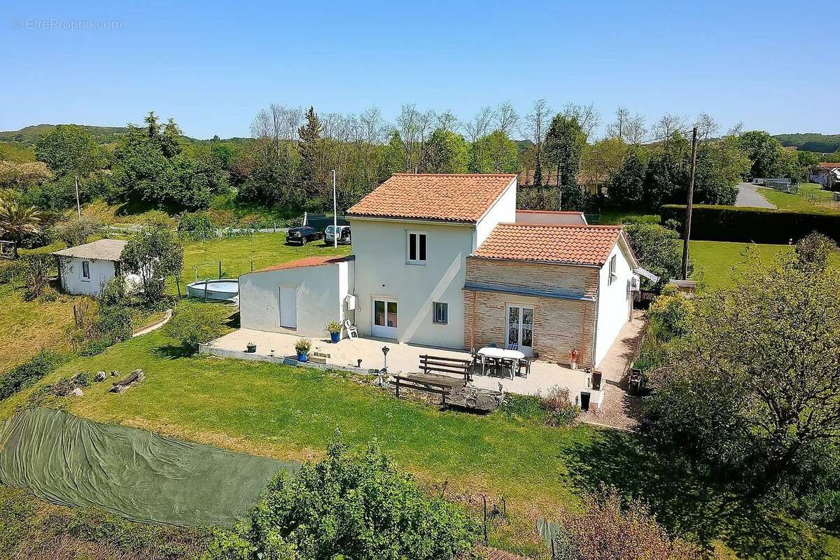 Maison à SAINTE-LIVRADE-SUR-LOT