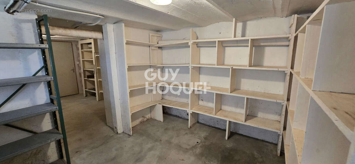 Commerce à FONTAINEBLEAU