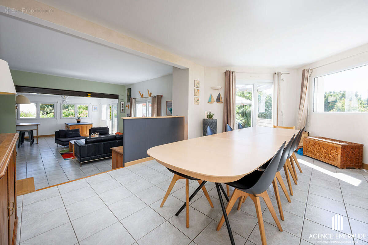 Maison à PLOUER-SUR-RANCE