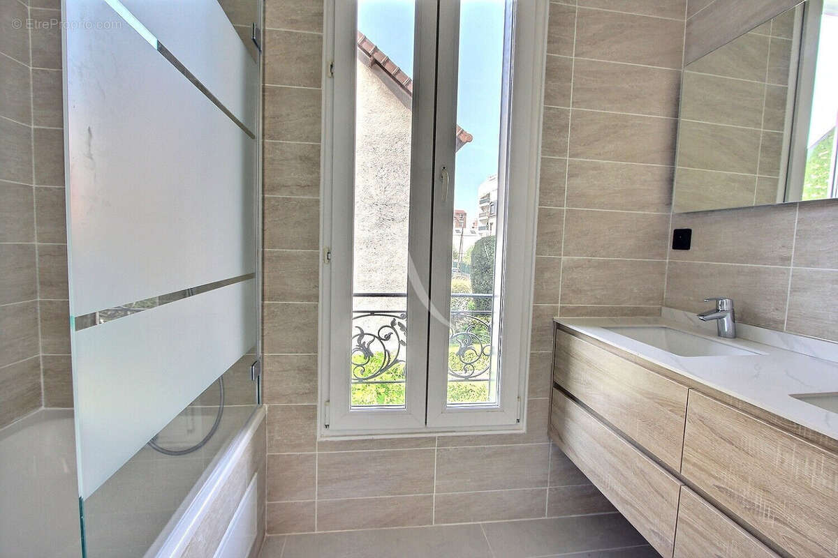 Maison à ASNIERES-SUR-SEINE