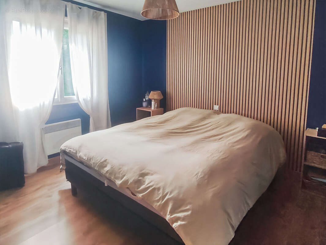 Maison à LA SALLE-ET-CHAPELLE-AUBRY