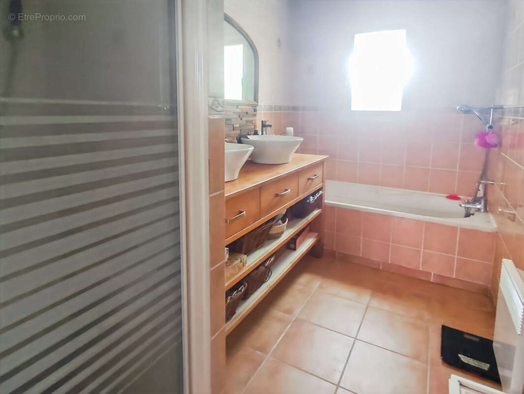 Maison à LA SALLE-ET-CHAPELLE-AUBRY