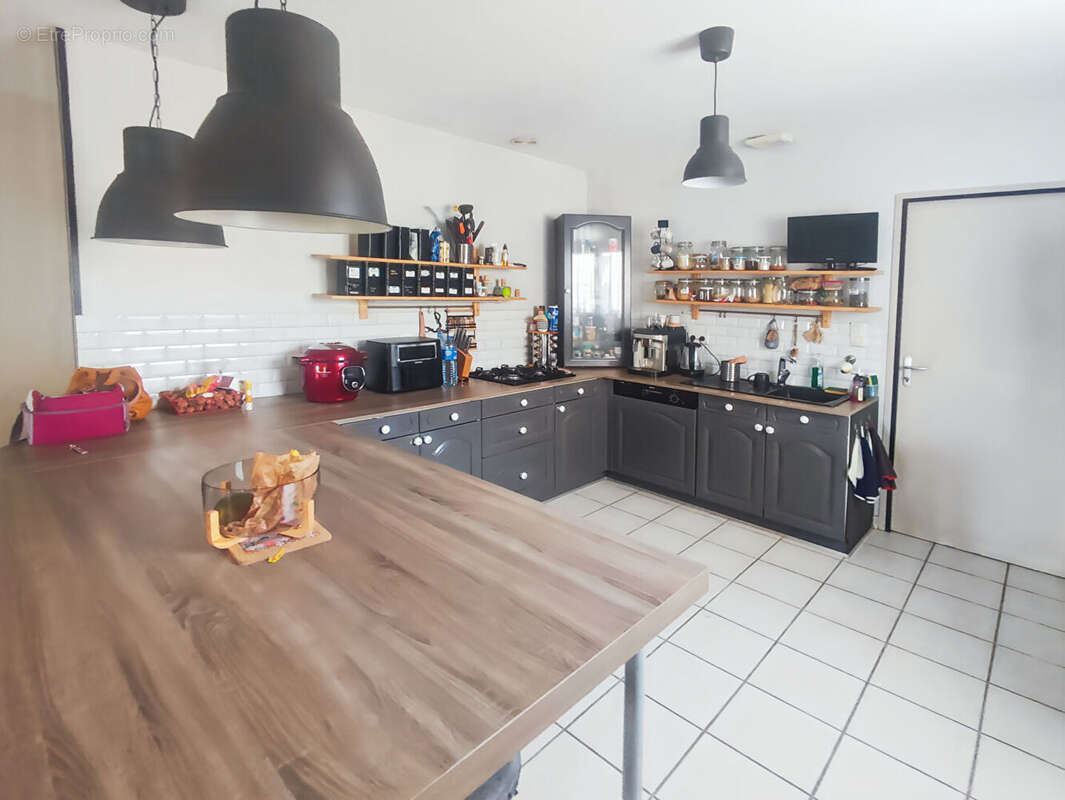 Maison à LA SALLE-ET-CHAPELLE-AUBRY