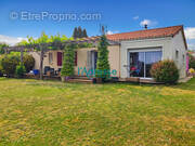 Maison à LA SALLE-ET-CHAPELLE-AUBRY