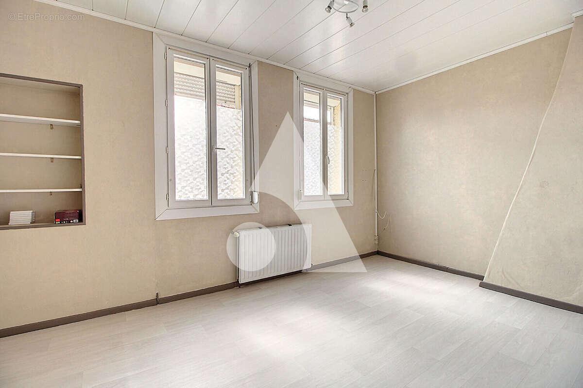 Maison à OSTRICOURT