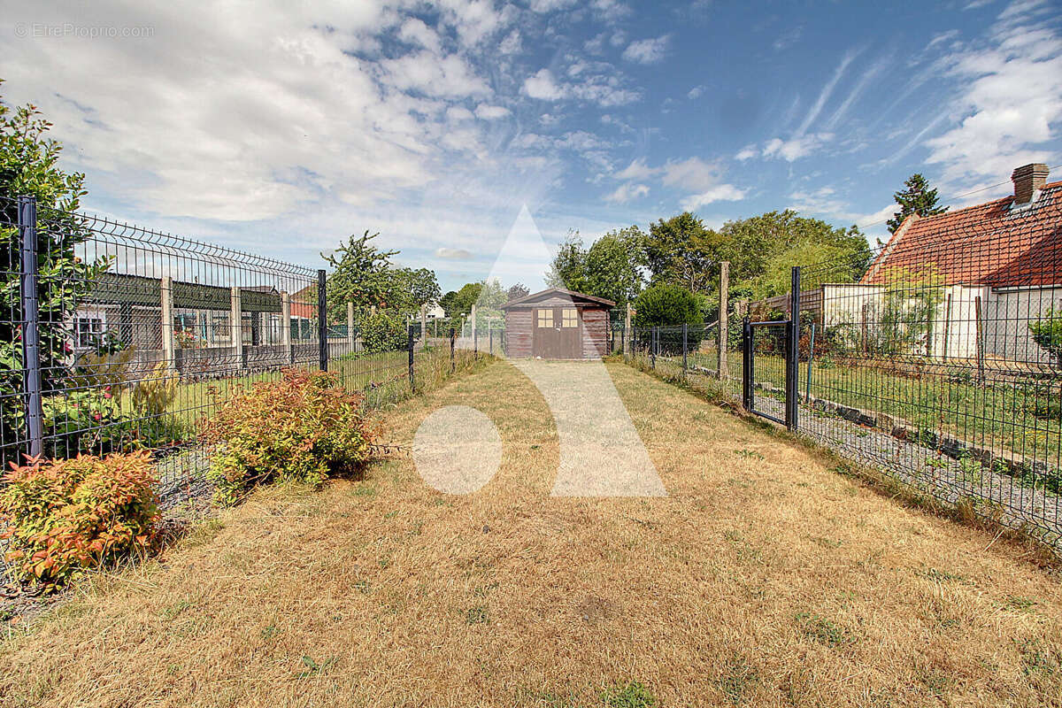 Maison à OSTRICOURT