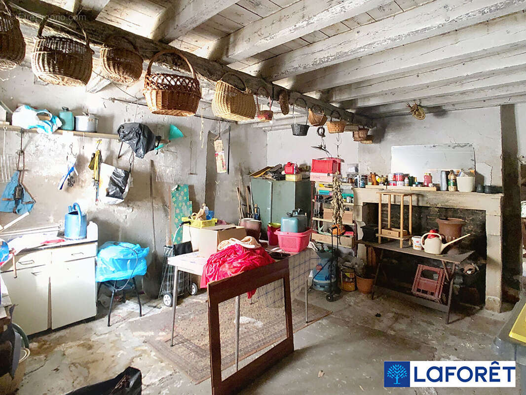 Commerce à IS-SUR-TILLE