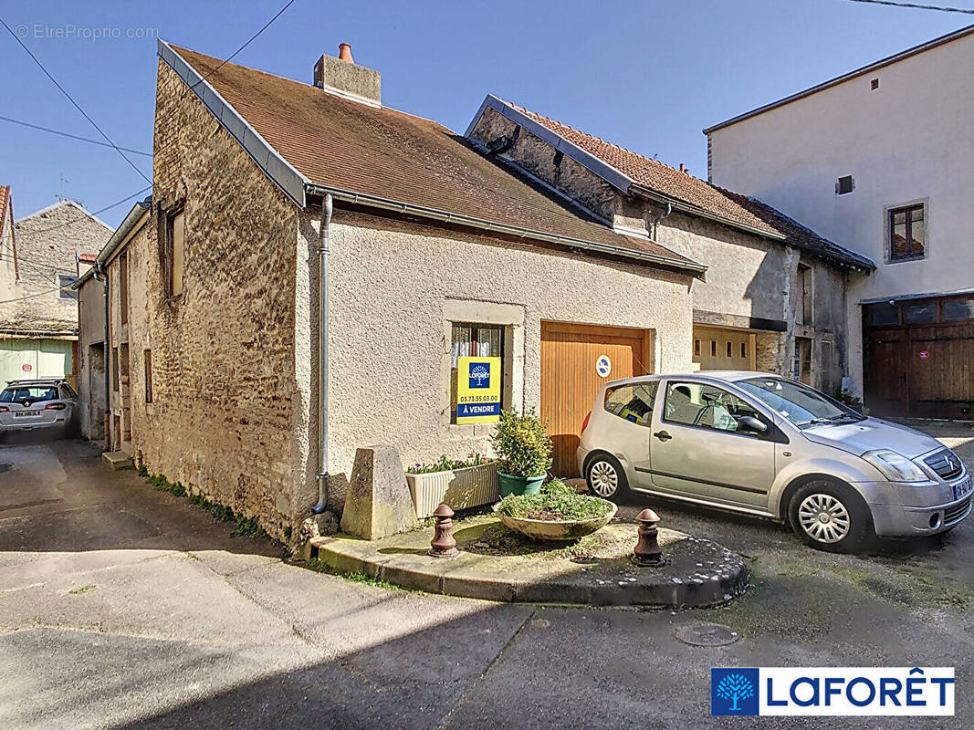 Commerce à IS-SUR-TILLE