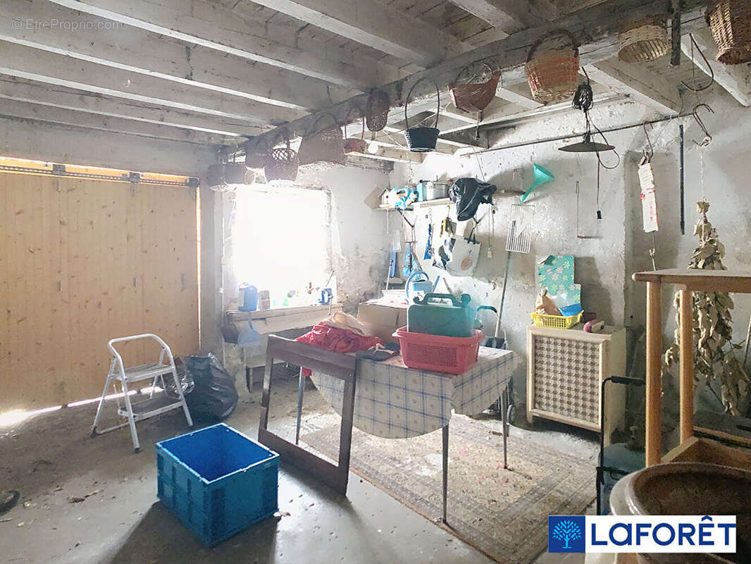 Commerce à IS-SUR-TILLE