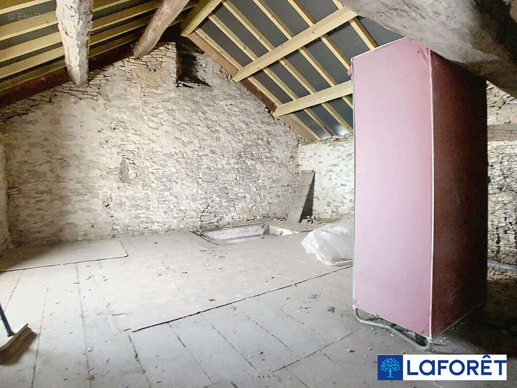 Commerce à IS-SUR-TILLE