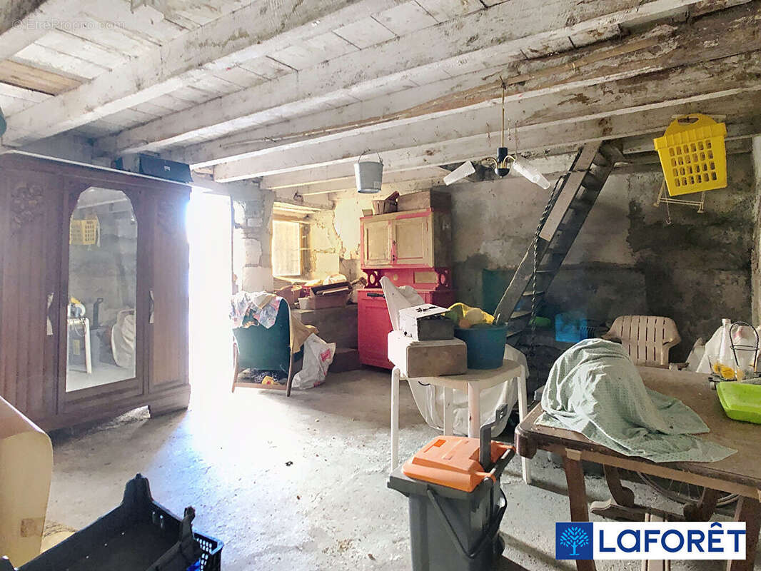 Commerce à IS-SUR-TILLE