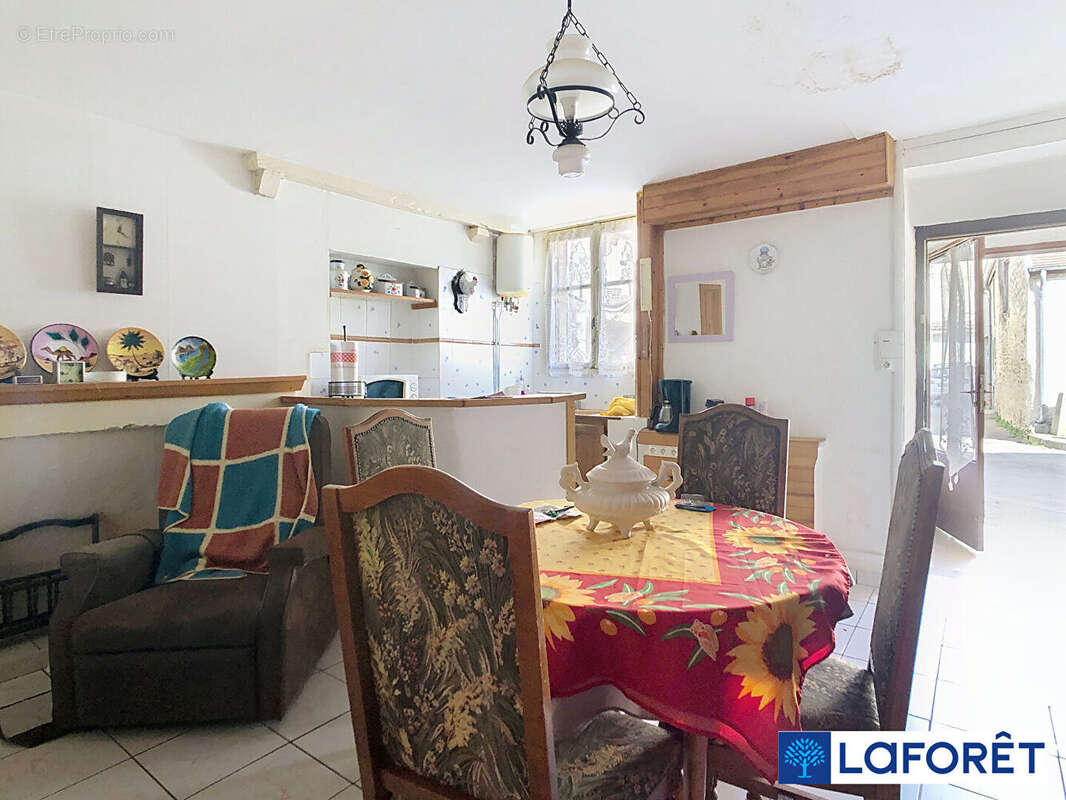 Maison à IS-SUR-TILLE