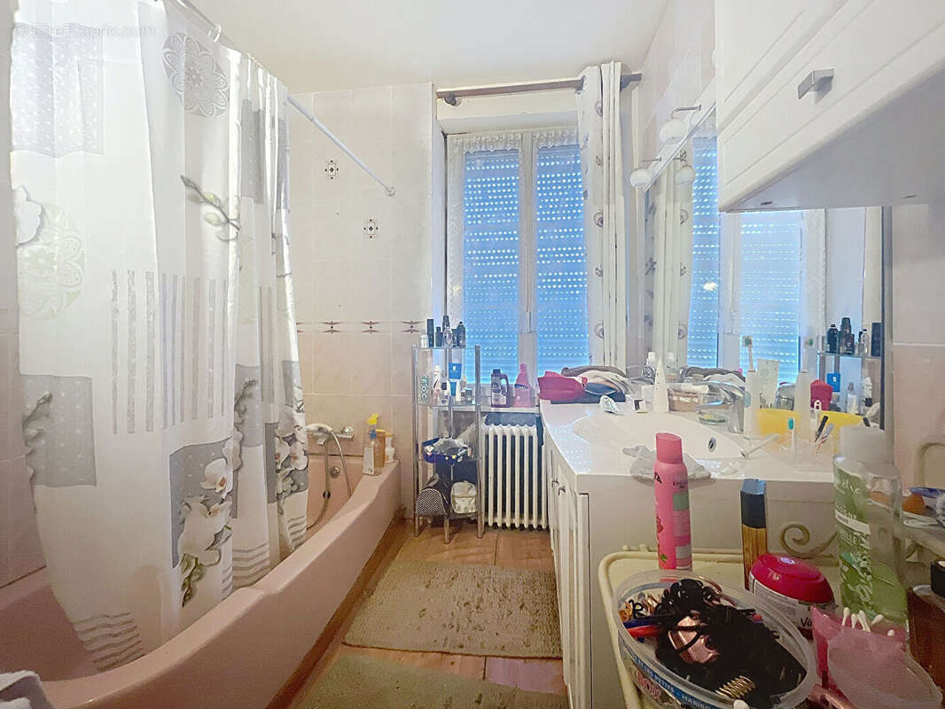 Appartement à BOURG-ACHARD