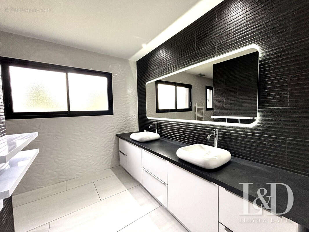 Maison à SAINT-PIERRE-DU-MONT