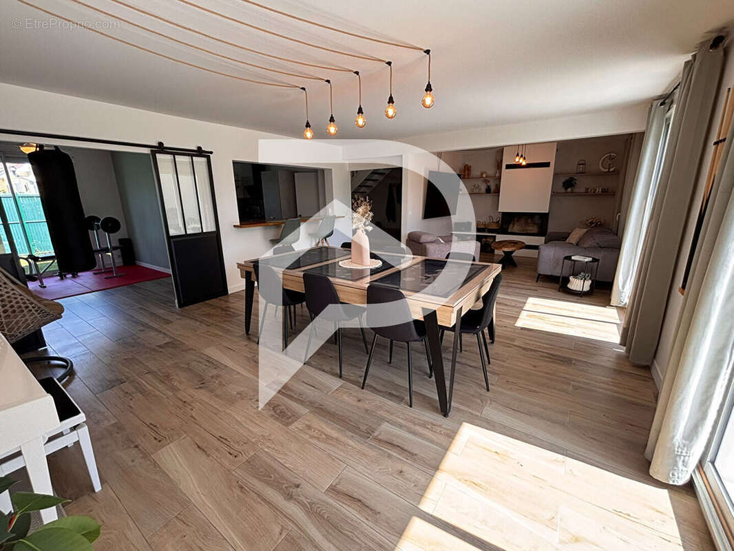 Maison à OZOIR-LA-FERRIERE