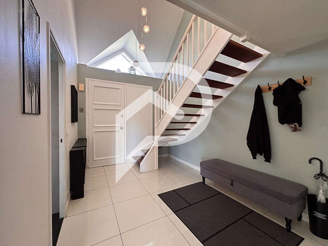 Maison à OZOIR-LA-FERRIERE