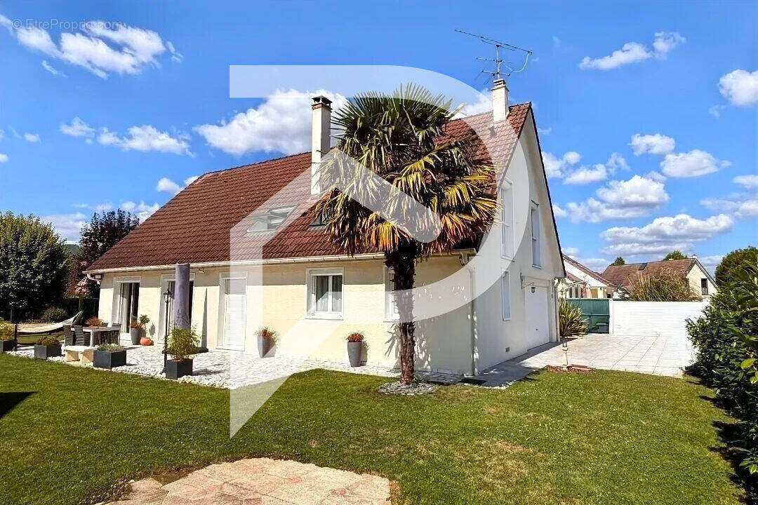 Maison à OZOIR-LA-FERRIERE