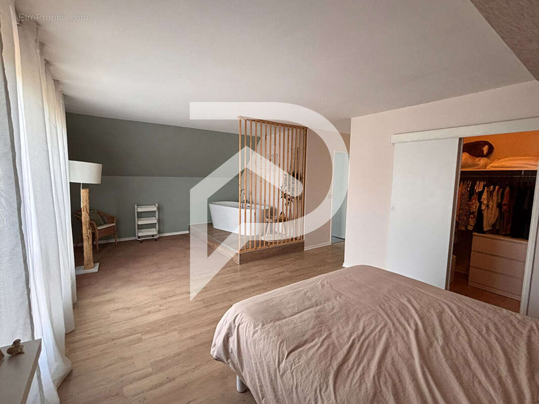 Maison à OZOIR-LA-FERRIERE