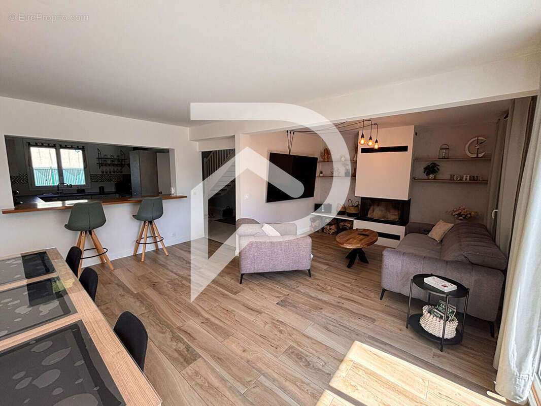 Maison à OZOIR-LA-FERRIERE