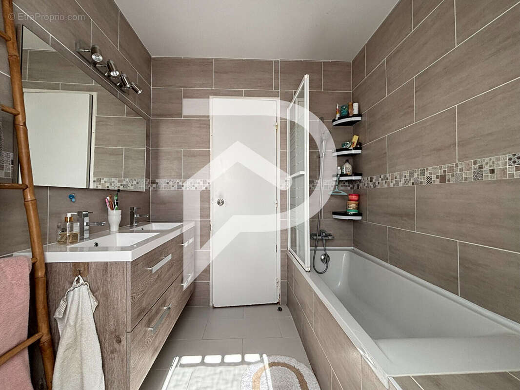 Maison à OZOIR-LA-FERRIERE