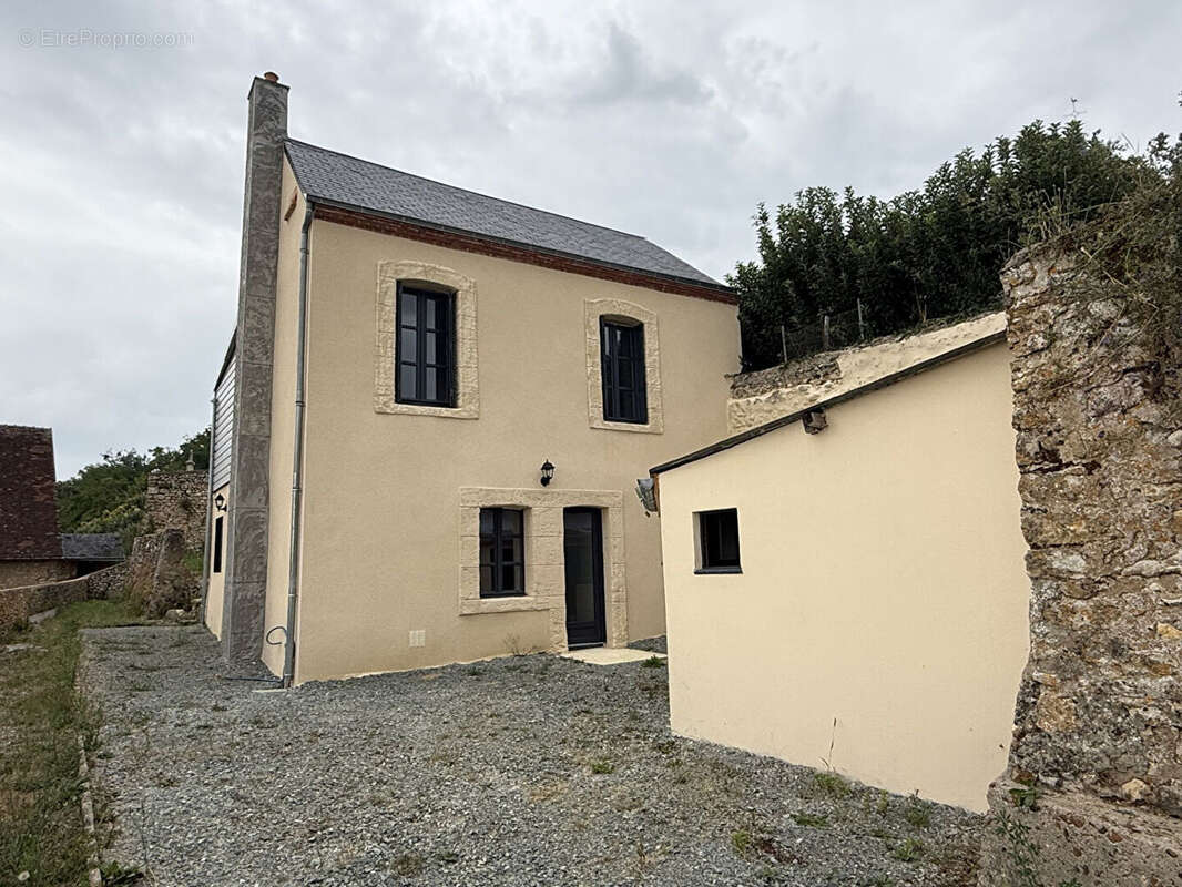 Maison à VOUVRAY-SUR-HUISNE