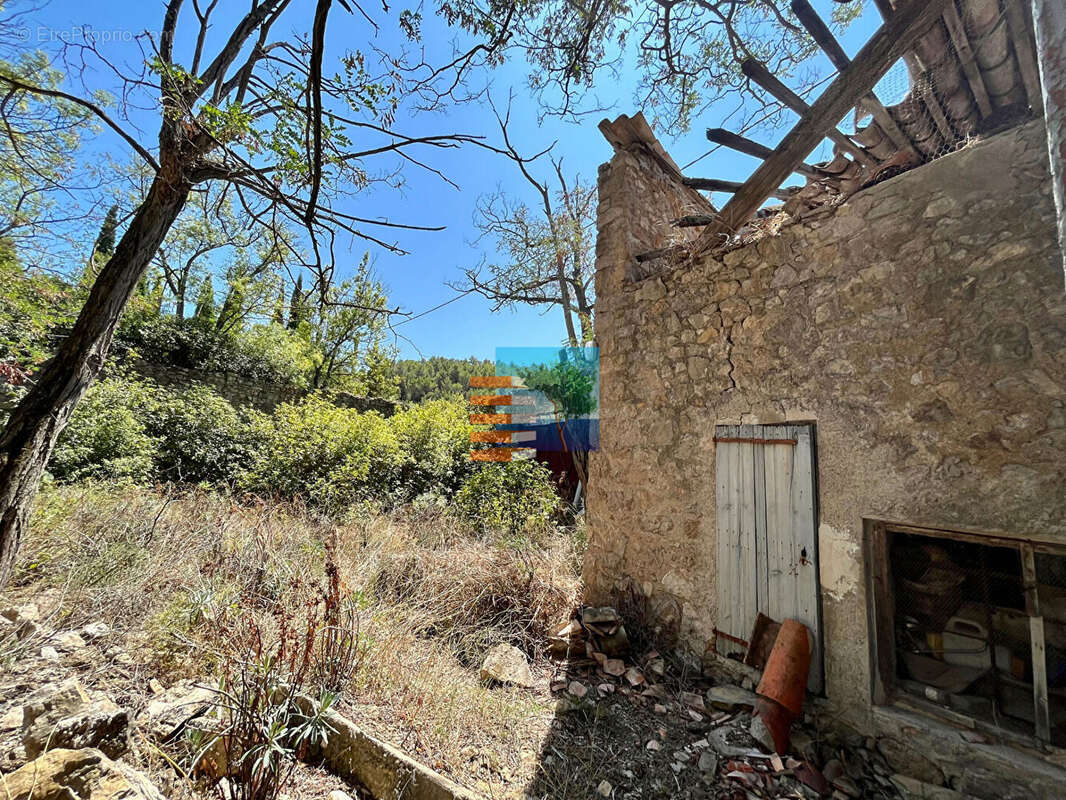 Terrain à VILLESEQUE-DES-CORBIERES