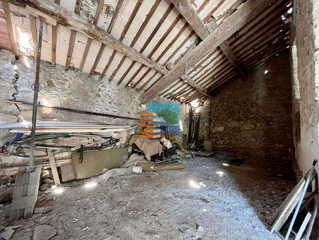 Terrain à VILLESEQUE-DES-CORBIERES