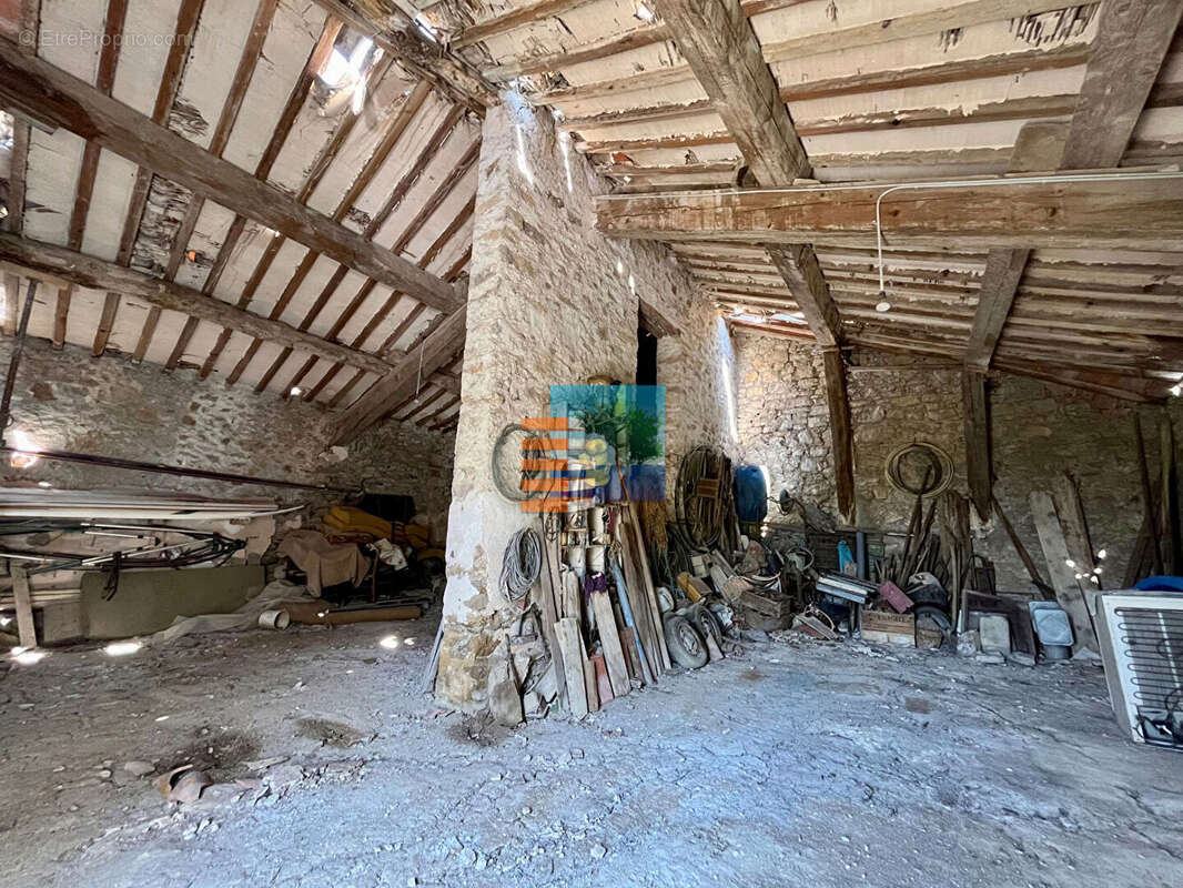 Terrain à VILLESEQUE-DES-CORBIERES