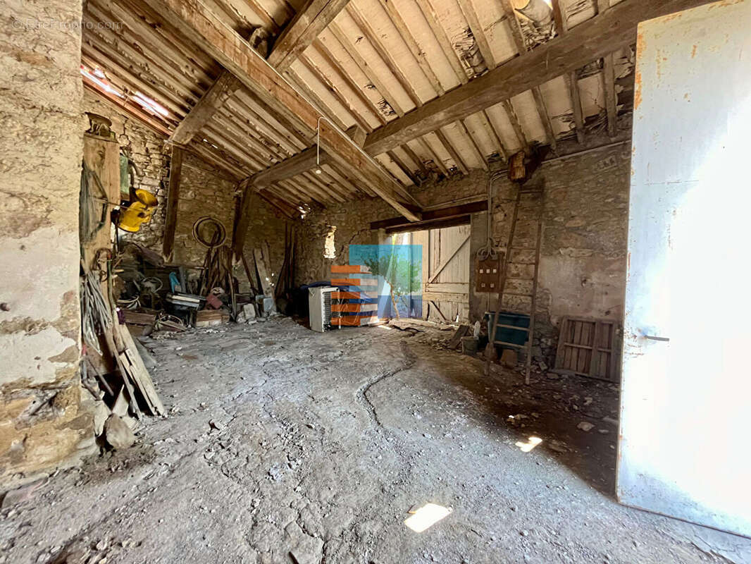 Terrain à VILLESEQUE-DES-CORBIERES