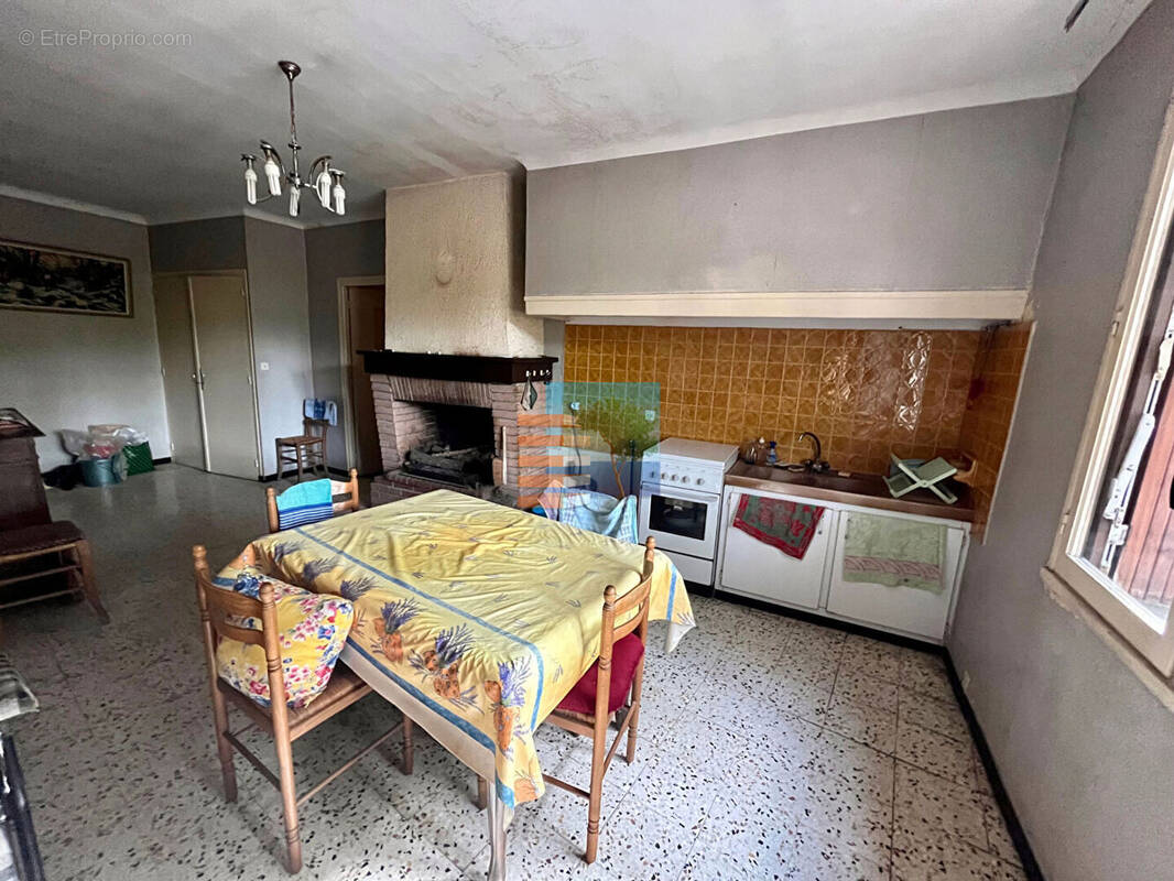 Maison à VILLESEQUE-DES-CORBIERES